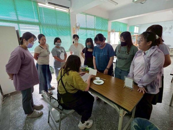 押花相框療癒手作　燕巢據點伴家長紓壓1
